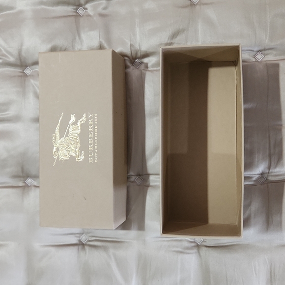 Burberry Sunglasses - Picture 14 of 16